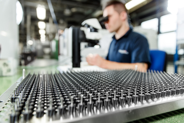 Diener Precision Pumps: Image of pump production in a labatory